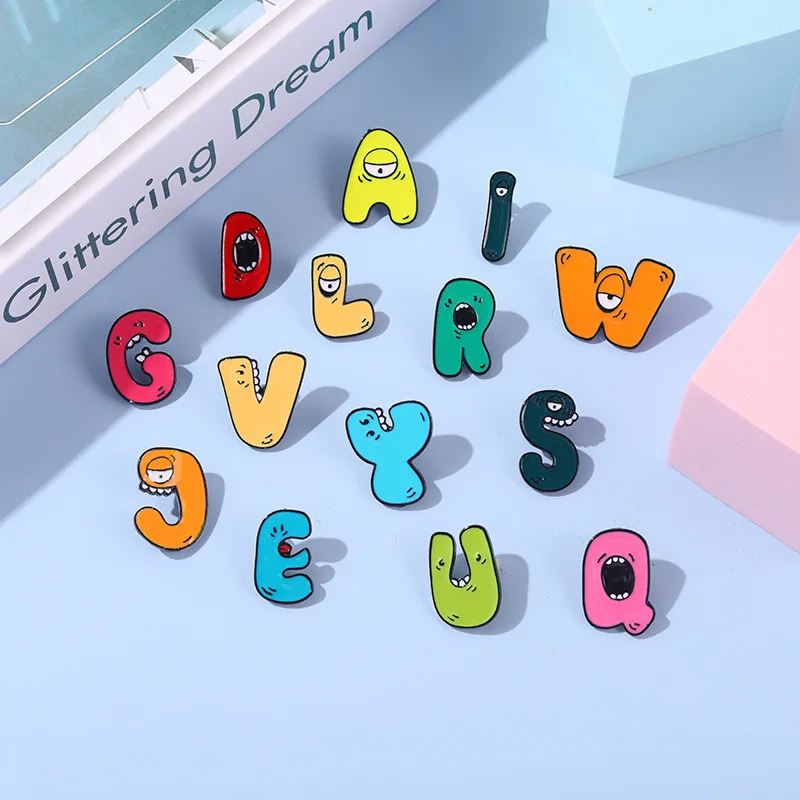 Tanie Cartoon Cute 26 alfabetu angielskiego kształt metalowa broszka emaliowana śmieszne przesadzone ząb