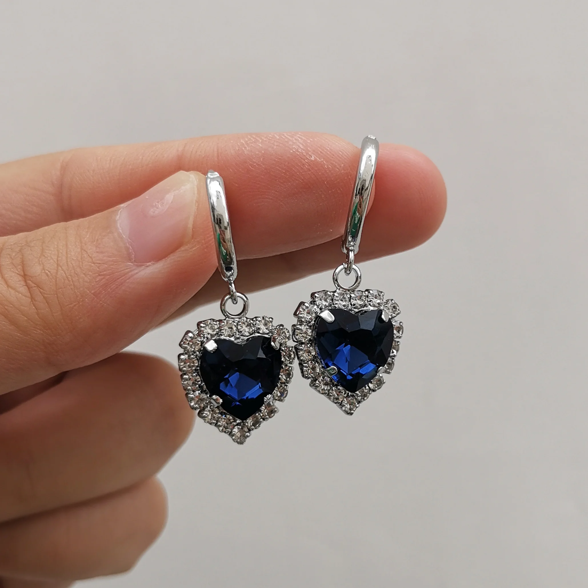 Boucles D'oreilles Pendantes Cœur Et Clés - Cristal Et Métal Argenté, Pour Oreilles Percées