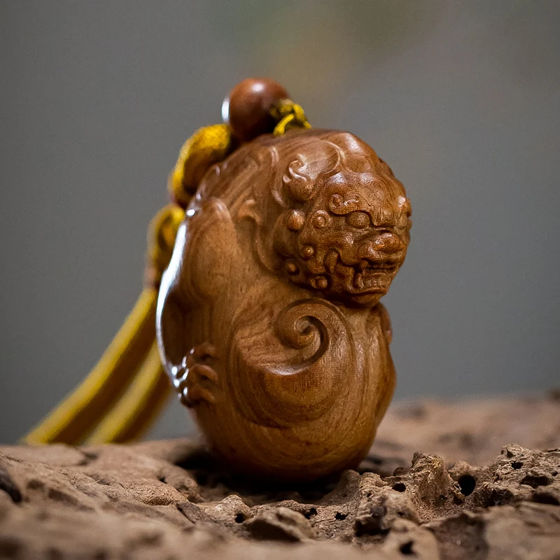 

XS547- 3 CM Pi Xiu Keychain Sandalwood Sculpture Cute Pendant Wealthy Baby Dragon Netsuke Statue Home Decor