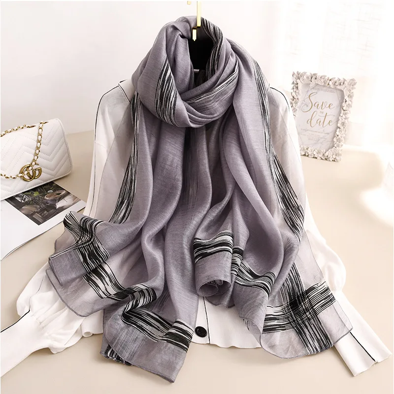 11767771918_2070773686