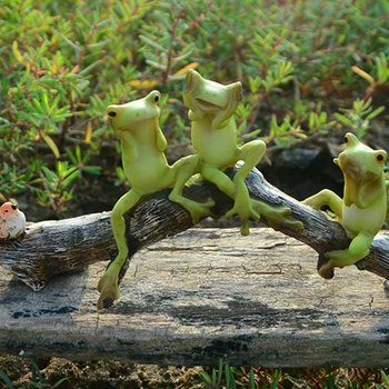 

1 PC Pastoral Cute frog figurine Simulation Animals tabletop Crafts miniature garden funny frog statue Home Decoration