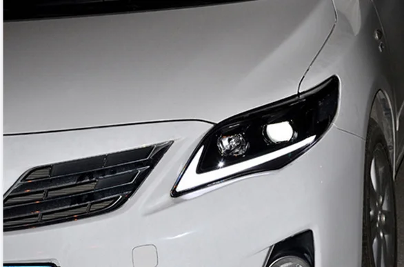 زوج من مجموعة مصابيح السيارة الأمامية لتويوتا كورولا 2011 2012 2013 ضبط رئيس مصباح النهار تشغيل ضوء ثنائية زينون مشروع عدسة