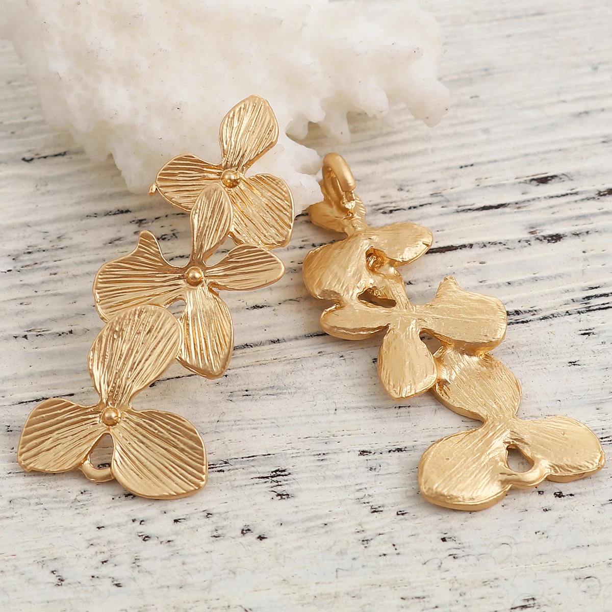 

DoreenBeads Fashion Zinc Based Alloy Connectors Flower Matt Gold Color Jewelry DIY Findings Components37mm x 16mm, 2 PCs