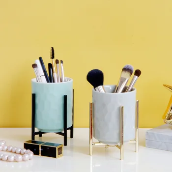 

Simple INS Modern Nordic Small Desktop
