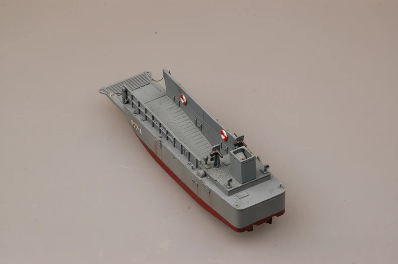 Easy Model USN Vehicle Landing Craft LCM3 Building Kit