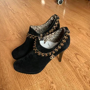

40 Size New 2020 Sexy Chains Rivets Platform High Heels Shoes Women Ankle Boots Flock Punk Shoes Female Booties with Zip KC73-1