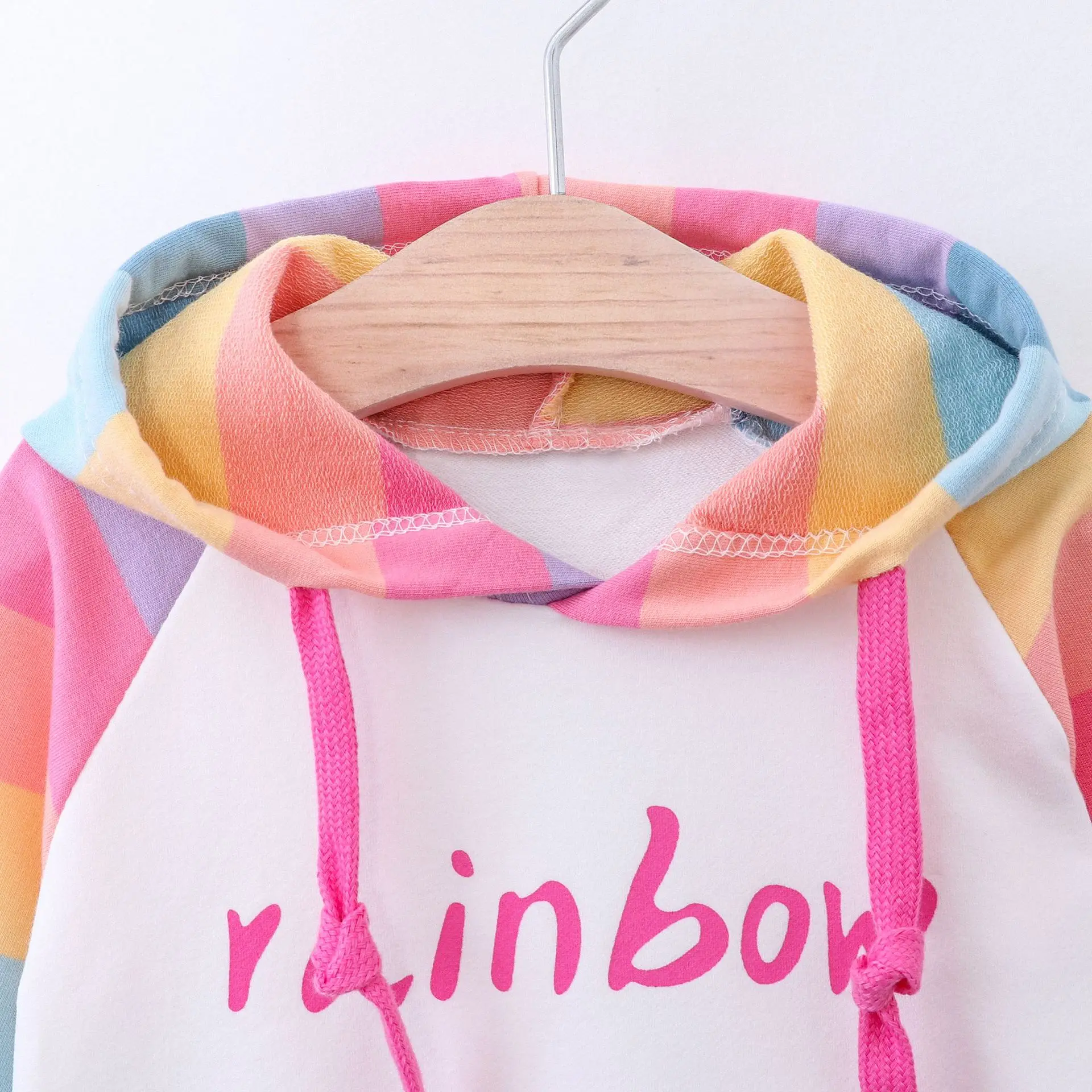 Полосатый свитер для новорожденных девочек; яркие повседневные толстовки с капюшоном; платье для маленьких девочек; сезон весна-осень; детский пуловер; рубашка; топы