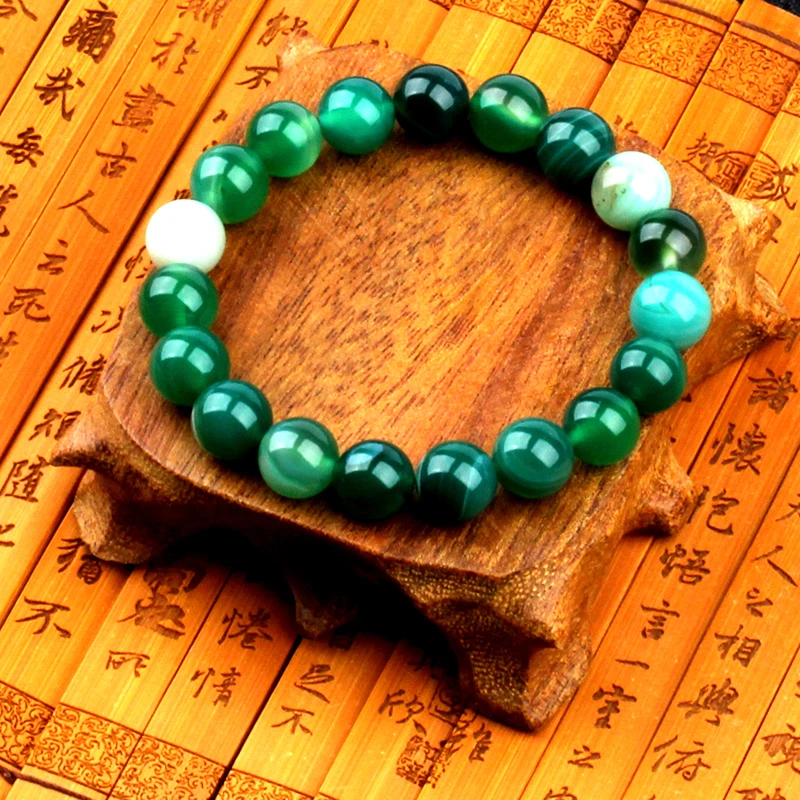Женский браслет с зелеными бусинами в полоску натуральным камнем | Украшения и