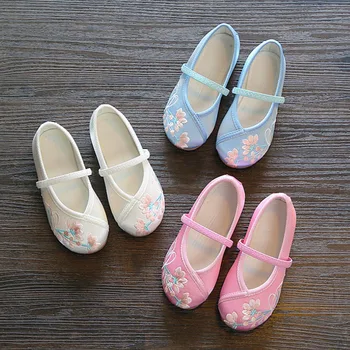 2020 Chinese embroidered shoes Hanfu handmade girls Chinese Style Handmade Embroidery Shoes Cosplay Halloween casual handmade kid dancing shoes chinese style children s embroidered shoes for girls spring cotten comfortable kids flats z876