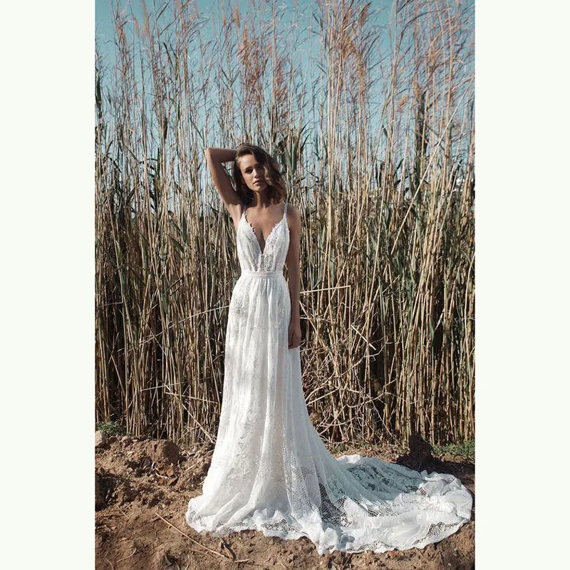 

Summer Boho Charming White Lace Sleeveless Bridal Wedding Gowns Plunge V Neckline Spaghetti Straps Wedding Dresses for Bride