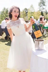 Vintage Short A Line Wedding Dress With Lace Appliques Crew Neck Short Sleeves Ivory White Tulle Bridal Gowns Summer Vestidos