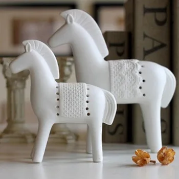 

Nordic White Ceramic Faust War Horse Sculpture Modern Art Horse Statues for Home Soft Decoration Desktop Figurines Accessories