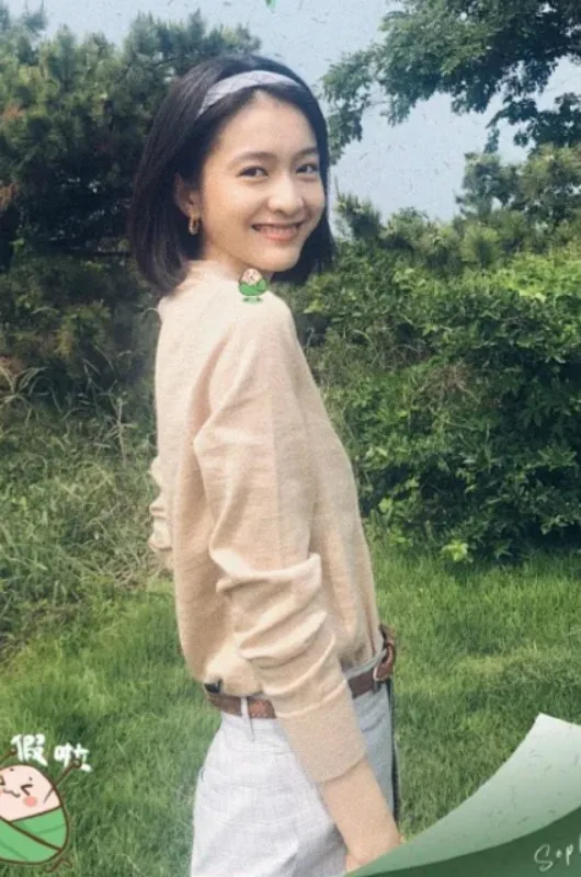 Autumn 2020 New Fox Embroidery Round O Neck Button