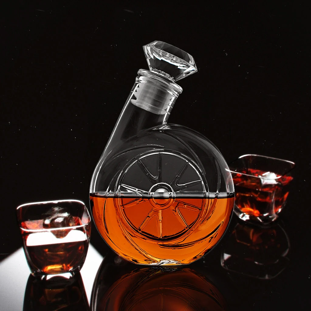 Blower Shaped Glass Decanter with Airtight Ornate Stopper for Wine Bourbon Brandy Liquor Water European Style