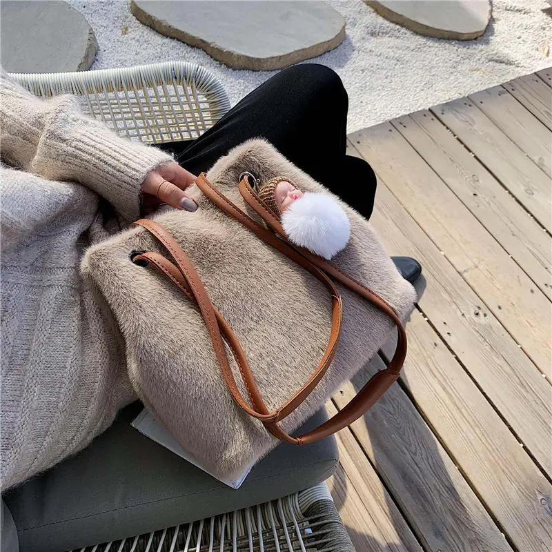 Модные женские сумки-мессенджеры на плечо зимние меховые большие сумочки мягкий