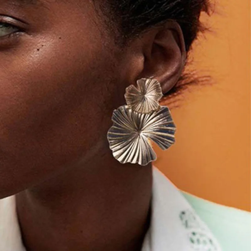 

New Brand Leaf Plant STUDS Earrings Metal Gold Statement Earrings for Women Simple Irregular Flower Party Fashion Jewelry