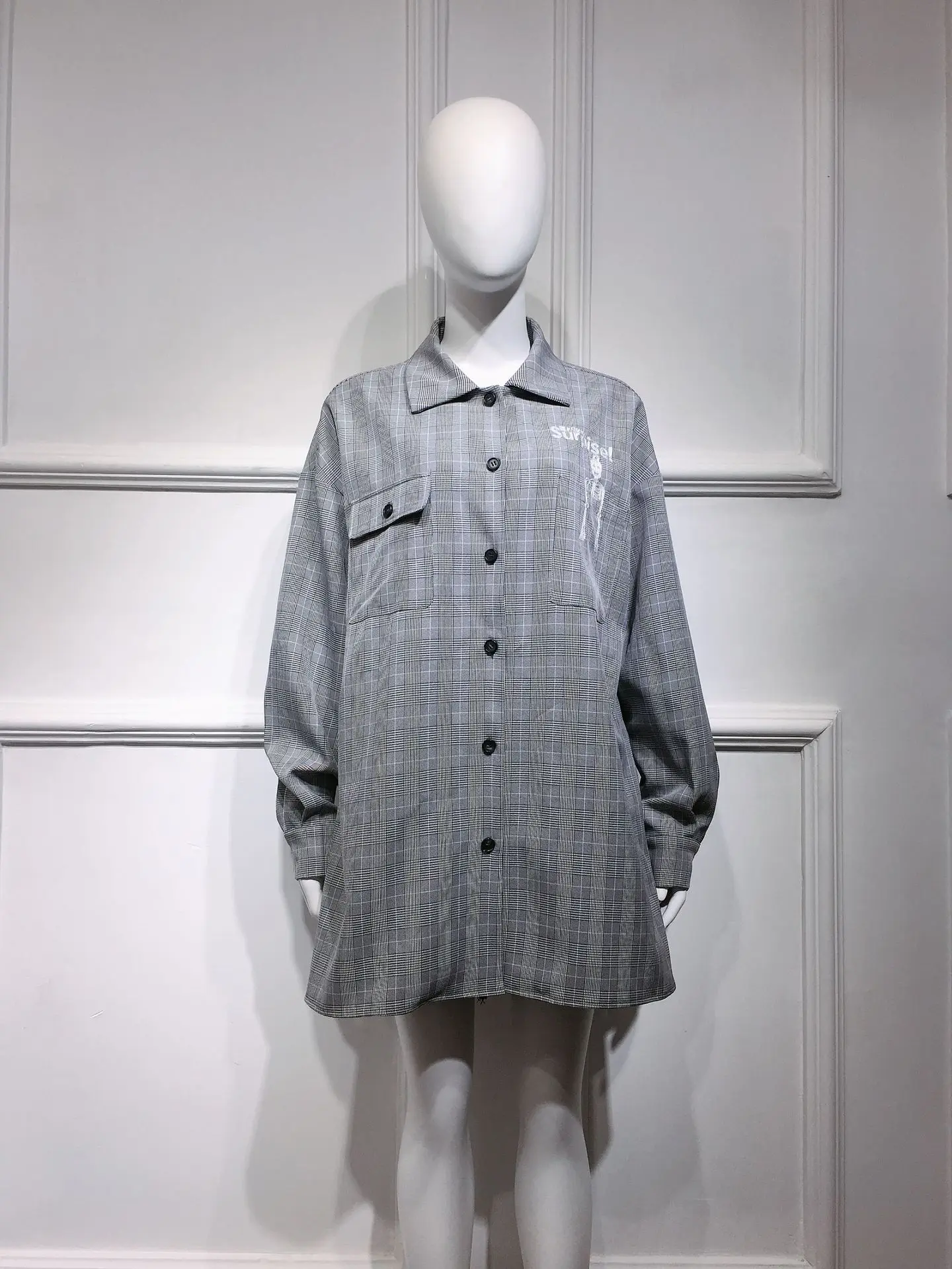 

Autumn 2019 The New Star Mini Yang Took Pictures of The Same Grey Plaid Loose Shirt and Versatile Shirt Top Women Plaid Shirt