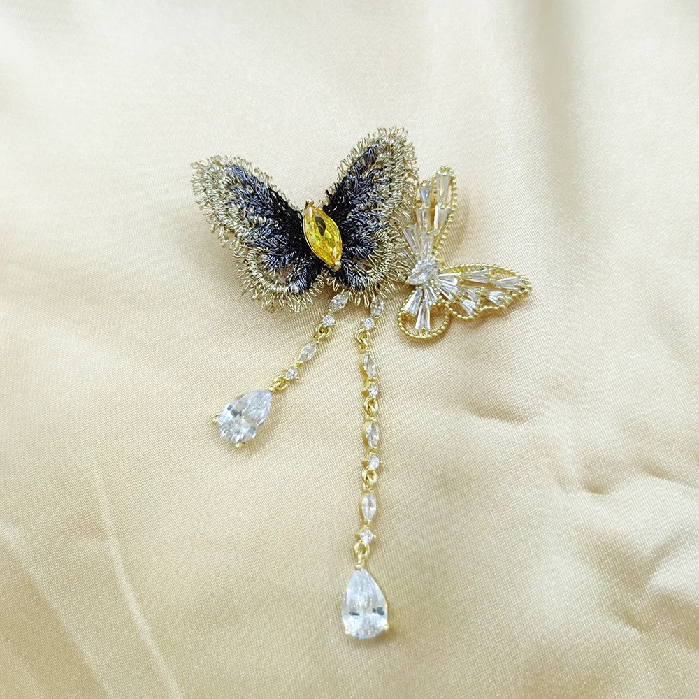 Blucome 2021 New Design Crystal Butterflies Brooch Corsage for Women Girls Wedding Party Accessories Gift Luxury Butterfly Pins