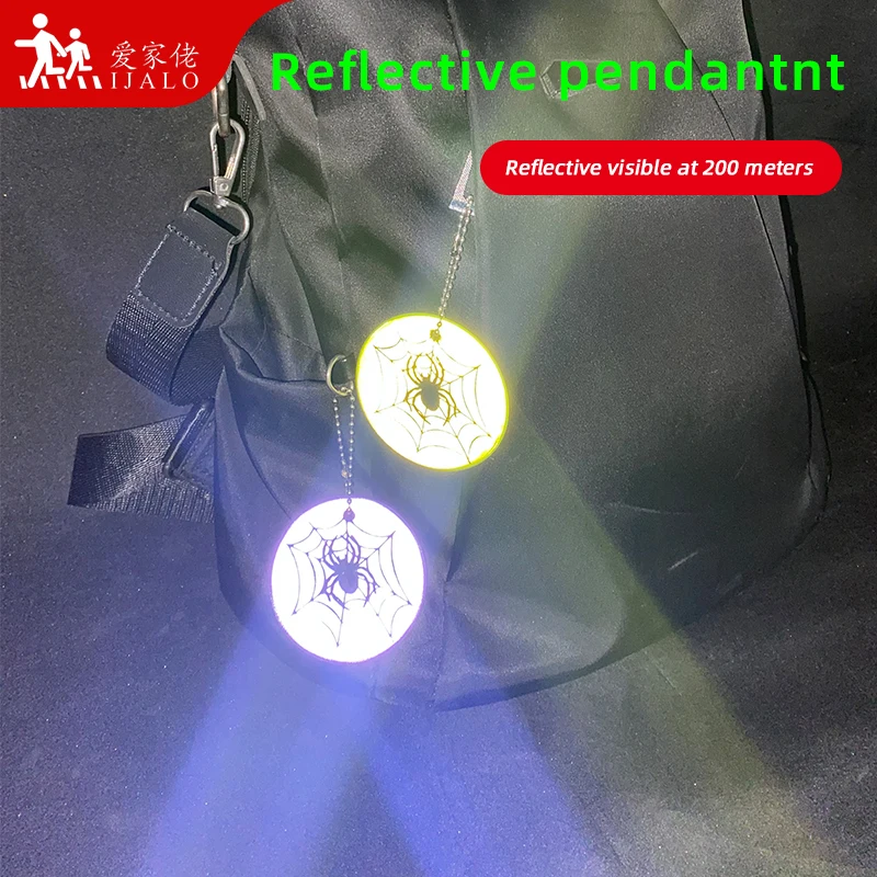 Colgante reflectante con patrón de araña de Halloween, bolso de advertencia de seguridad, llavero, para caminar por la noche después de la escuela, para montar en el tráfico