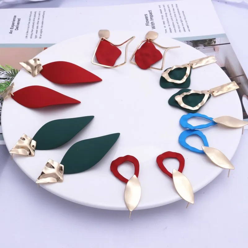 

Girly temperament simple irregular contrast color stitching geometry is still exaggerated large earrings