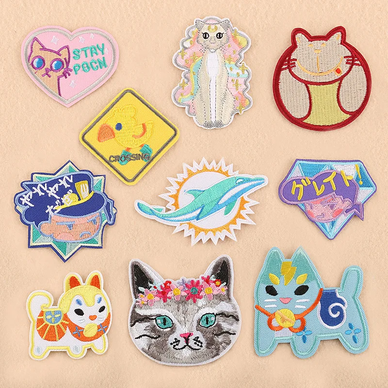

2019 New Cartoon Pets Animal Embroidered Patches Iron On Flower Cats Kawaii Dogs Appliques 3D Diy Anime Badges