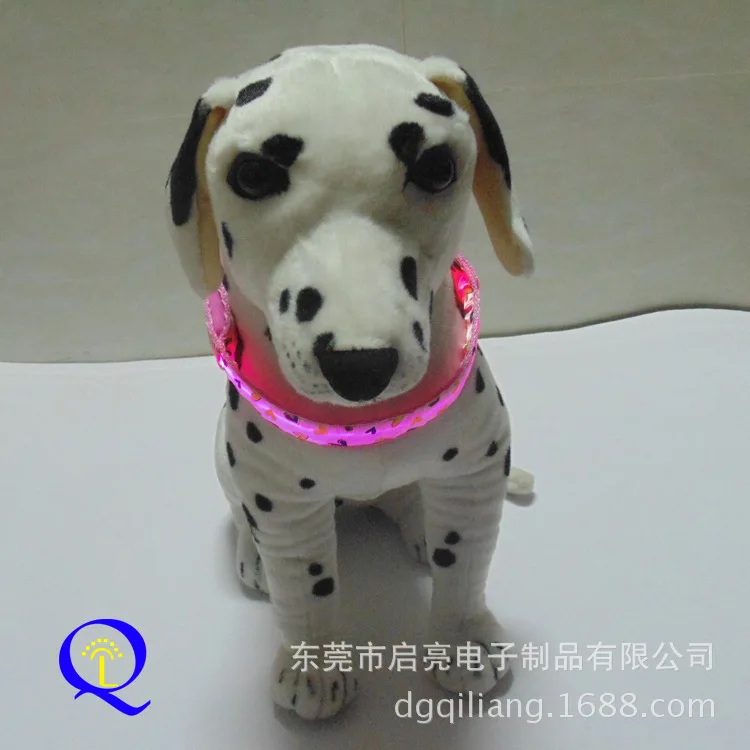 

QL New Style LED Pet Collar Shining Pet Bandana Flash Dog Chain Hand Holding Rope