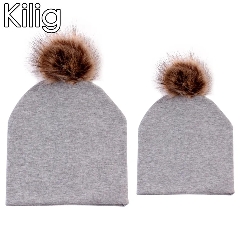 Kilig родитель-Детские шапочки с помпоном мягкие теплые Mommy Dadly Beanie шапки Дети Хлопок Эластичность мама детская зимняя шапка шапки