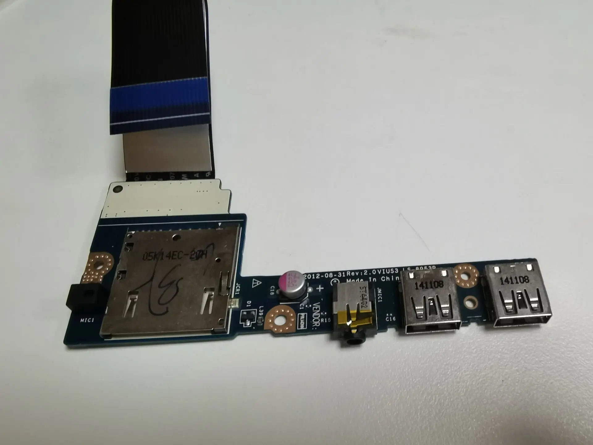

Для Lenovo S400 S410 S415 USB кардридер с кабелем