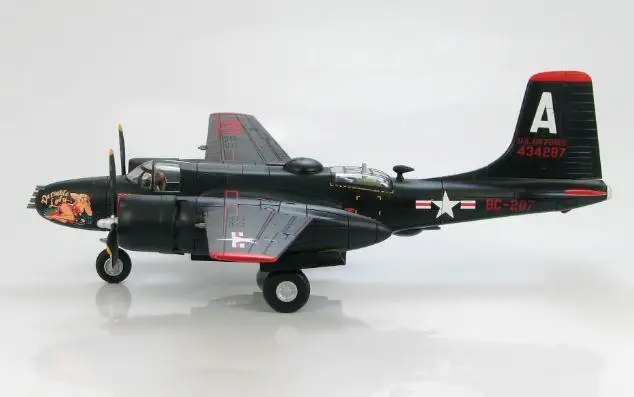 HM Корея Дуглас A-26B захватчик летит капитан Тони Курто 1/72 литой самолет