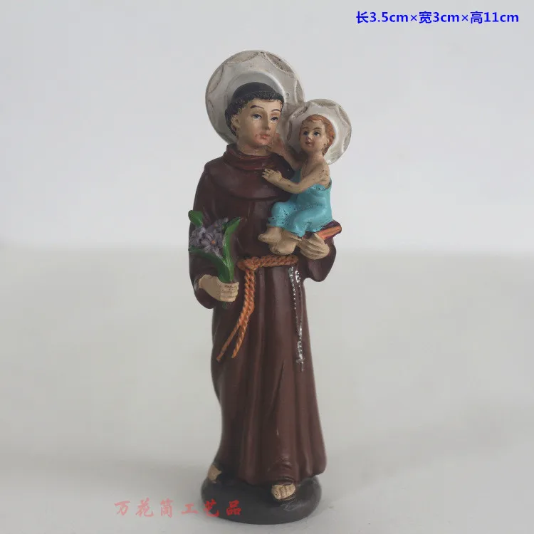 

QIQIPP priest holds the holy infant, the pastor, the happy family, St. Dogan resin ornaments