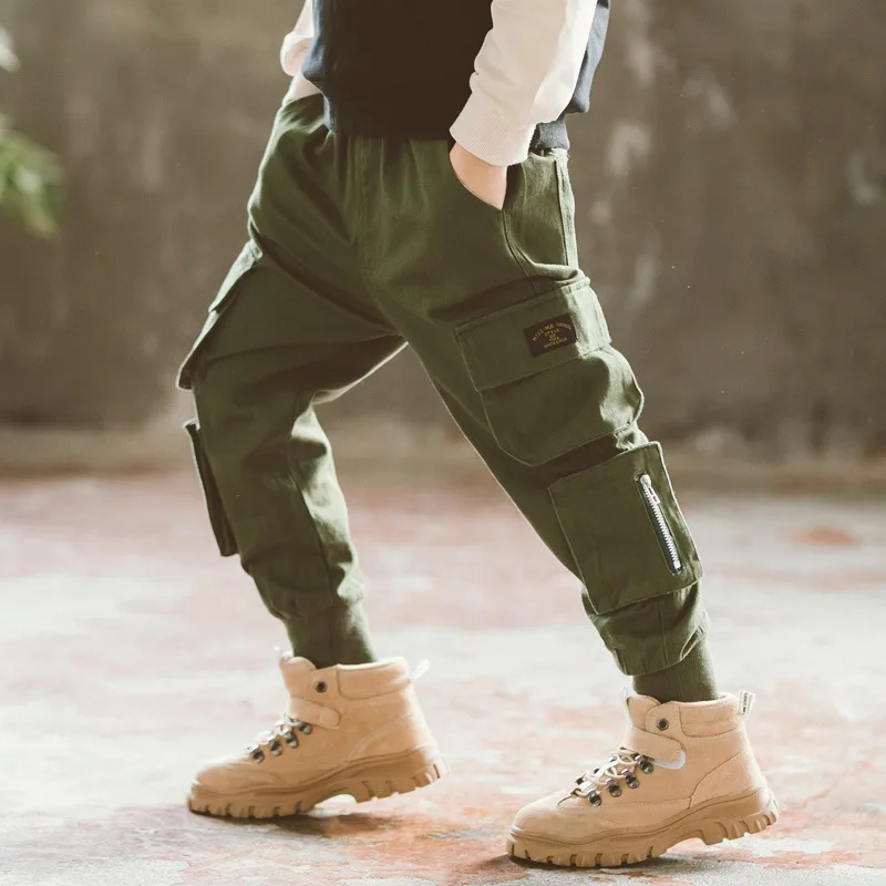 Осенние брюки для мальчиков г., стильный комбинезон на лямках с четырьмя объемными сумками для больших мальчиков модные однотонные штаны в Корейском стиле, партия