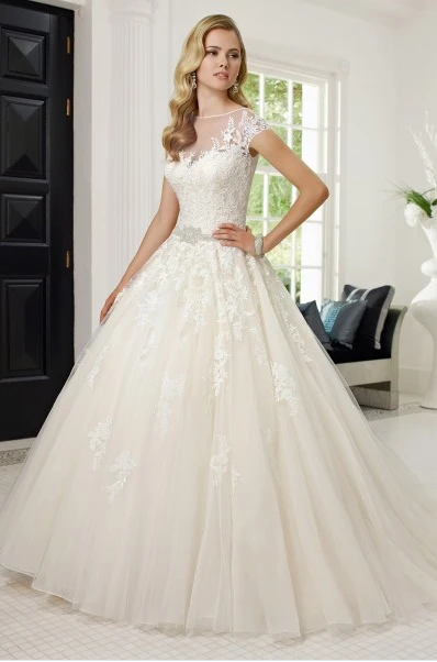 2016 Nieuwe Custom Prinses Vintage Bruidsjurken Kralen Crystal Sash Hof Trein A-lijn Champagne Kant Trouwjurken 2014 W448 2016 Nieuwe Custom Prinses Vintage Bruidsjurken Kralen Crystal Sash Hof Trein A-lijn Champagne Kant Trouwjurken 2014 W448