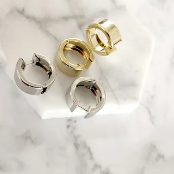 

Simple Style Metal Small Circle Hoop Earrings for Women Modern Piercing Earrings Minimalist Round Earrings Ear Piercing Jewelry