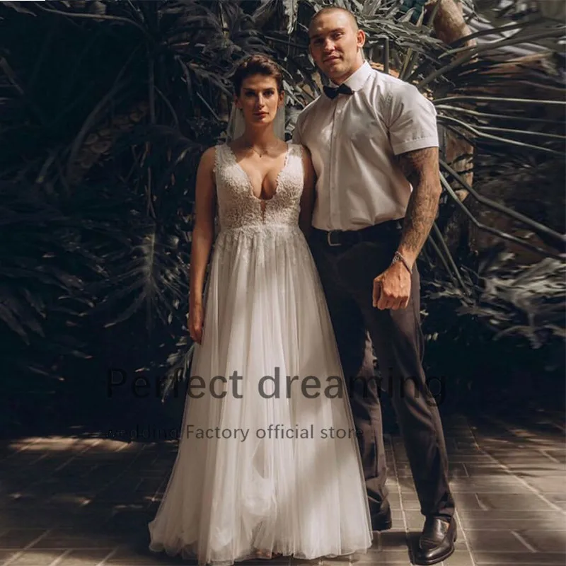 Плюс размер v-образным вырезом Свадебное платье в стиле бохо Аппликации Тюль юбка полная длина свадебное платье с открытой спиной белый