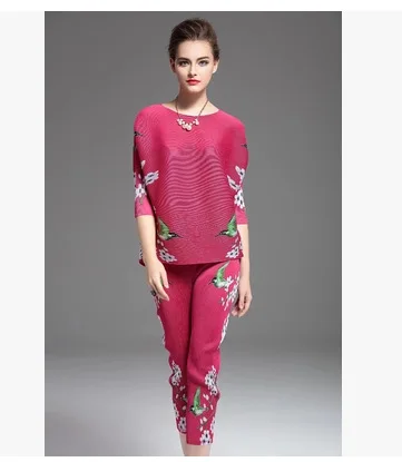 Рисунок 3 - Женский костюм с принтом в стиле ретро