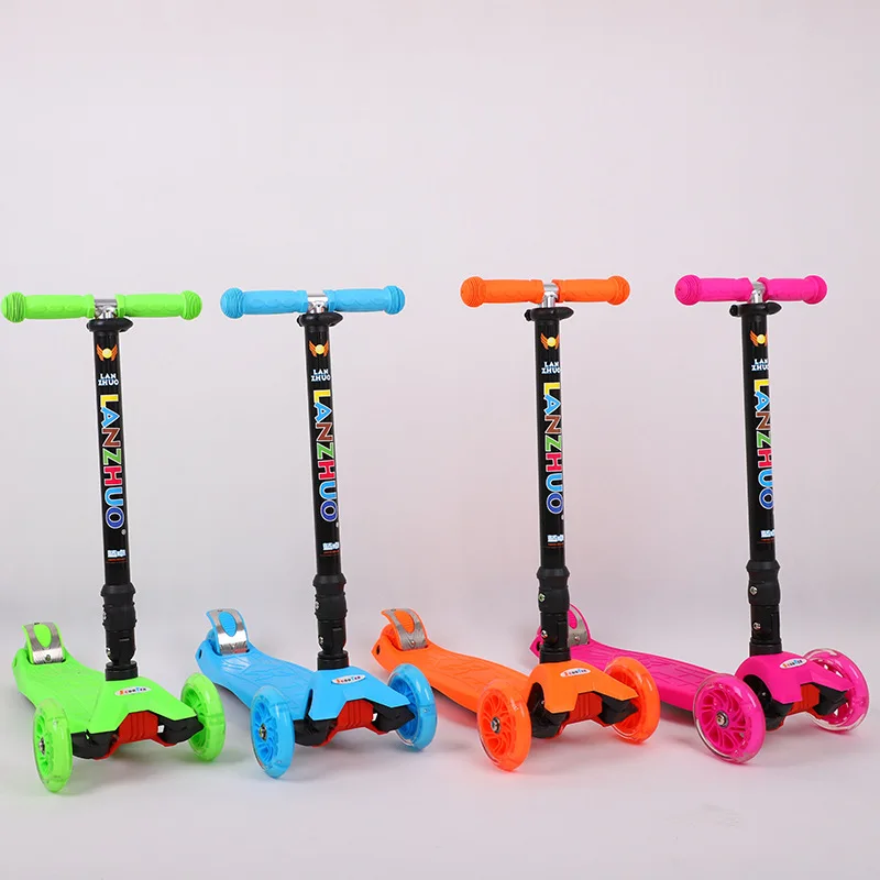 

Children Scooter Convenient Foldable Scooter Four-wheel Scooter Customizable