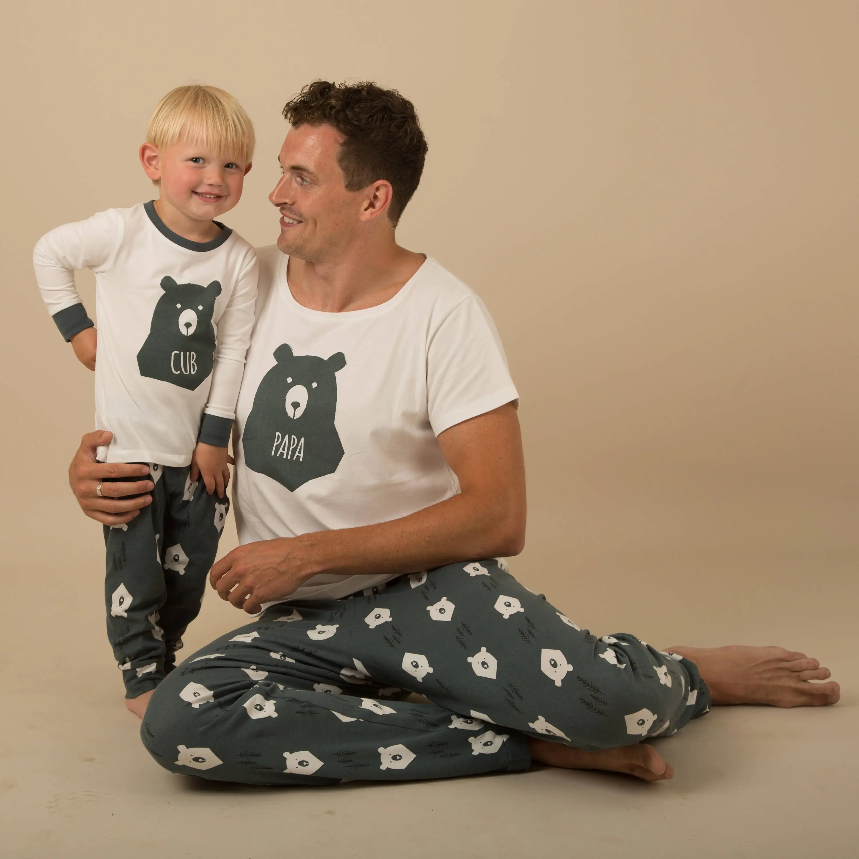 

HOT Family Matching Clothes Christmas Family Pajamas Dad Mom and Daughter Matching Clothes
