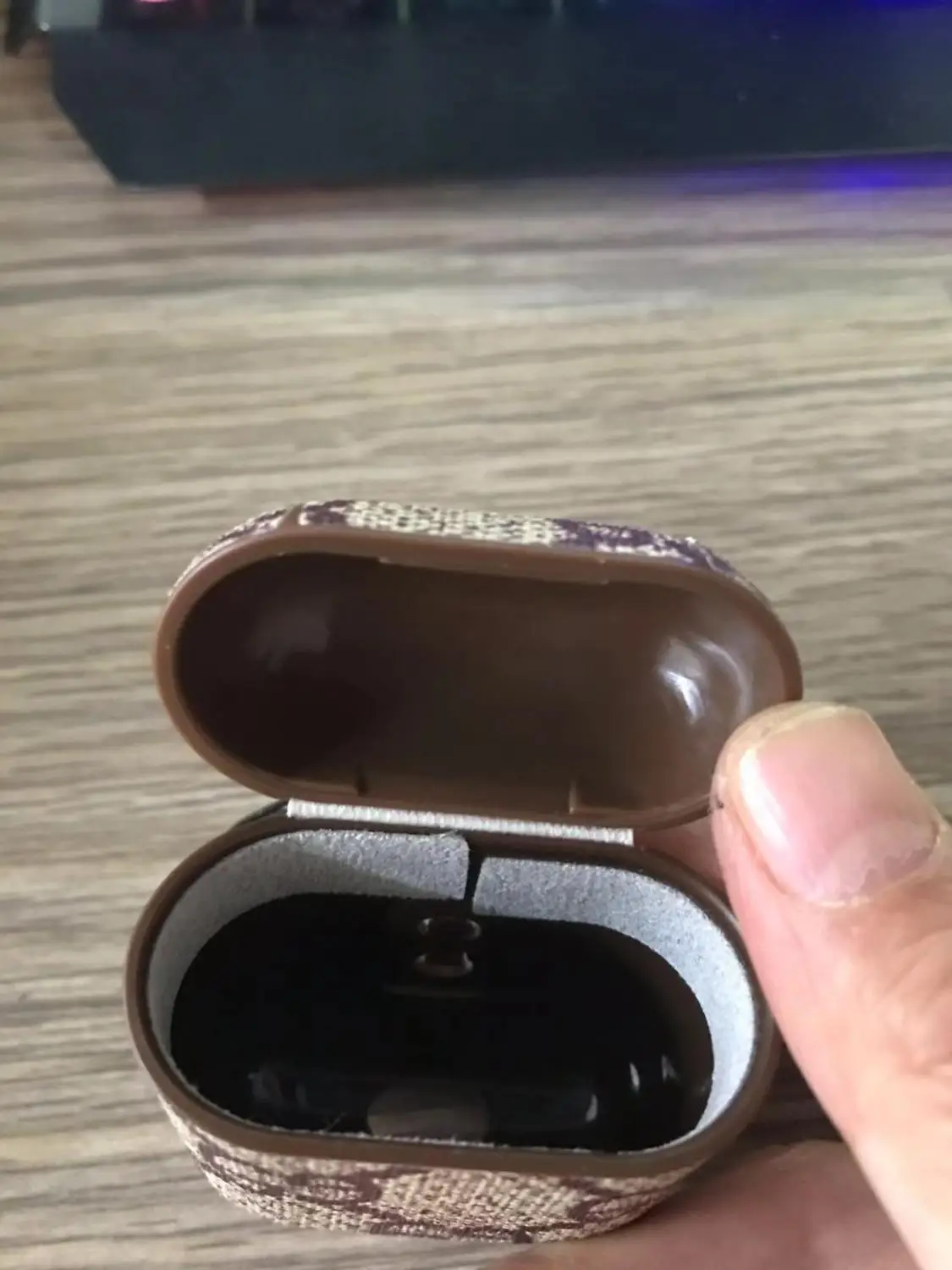 Роскошные Дизайнерские из искусственной кожи для Airpods Чехлы Защитные крюк застежка брелок анти-потерянный модные наушники чехол - Цвет: G brown