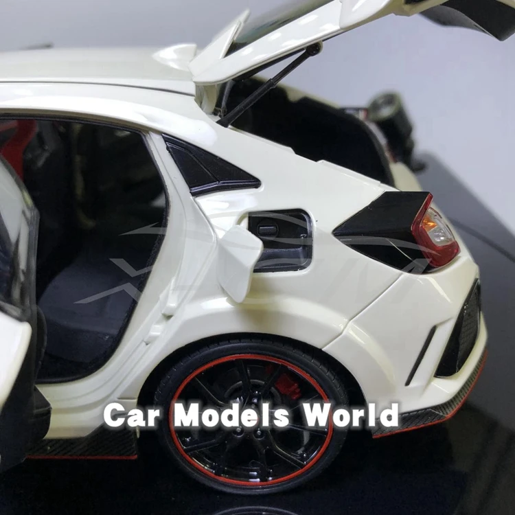 Литая модель автомобиля ЖК-модели тип-r 1:18(белый)+ маленький подарок