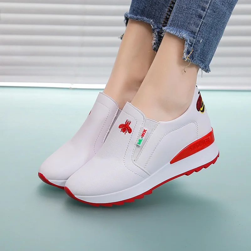 Новые стильные универсальные белые туфли в Корейском стиле; Осенняя женская обувь, увеличивающая рост; обувь на толстой подошве; резиновая обувь; повседневные кроссовки