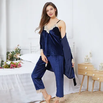 

Sexy Robe For Women Femme Gold Velvet Lace Gown Set Winter Bathrobe Warm Sleepwear Women Nightwear Long Sleeved Sling Home Suit