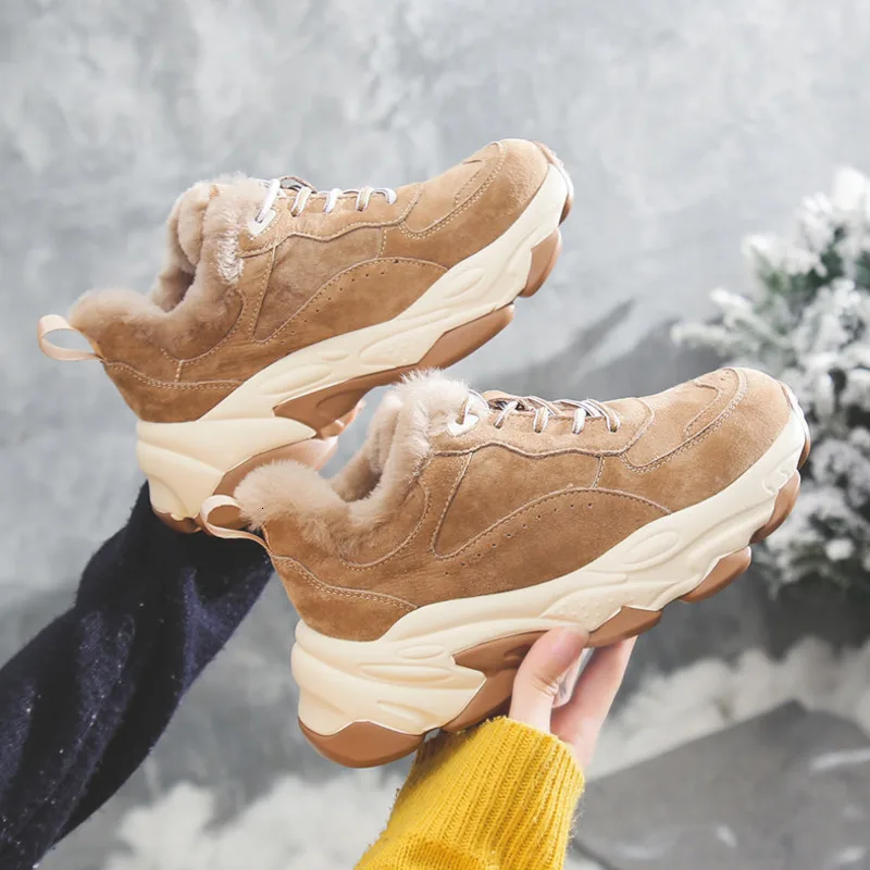 Baratos Zapatillas de plataforma de invierno para mujer Zapatillas gruesas de deporte de moda femenina mantener caliente de felpa negro Tenis zapatos casuales de cuero mujer 2019