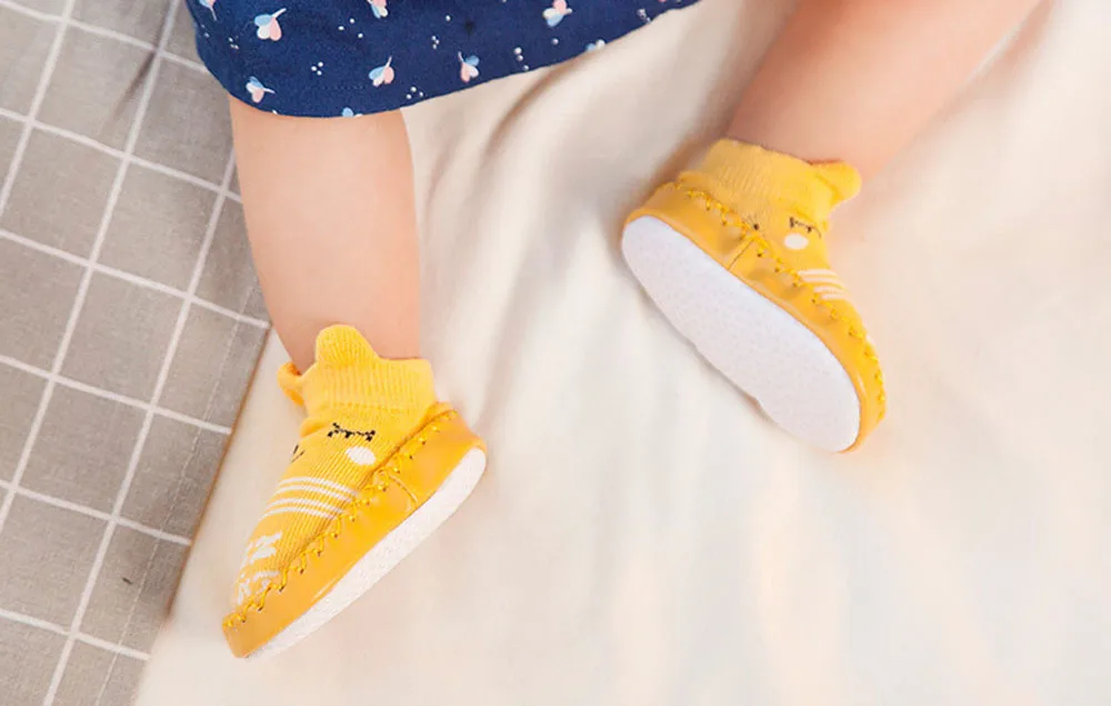 Носки для малышей с героями мультфильмов нескользящие носки для новорожденных девочек и мальчиков детские носки-Тапочки Туфли-колокольчики, ботинки дешевая одежда для малышей