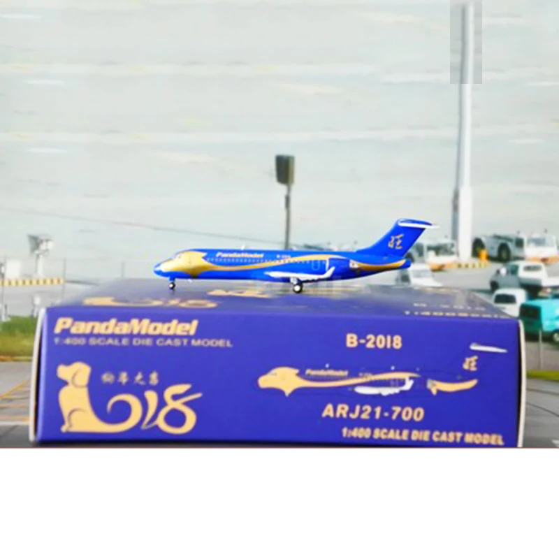 

1/400 China Commercial Aircraft ARJ21-700 New Year's Eve Machine Diesel Diecast Airplane Model Plane Model Fans Collection shows