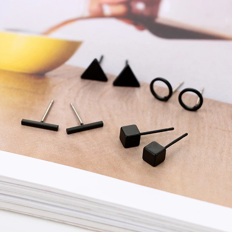 

2020 New Arrival Round triangle Shaped Gold&Black Colors Geometric Alloy Stud Earring For Women Ear Jewelry 4 pairs Gifts