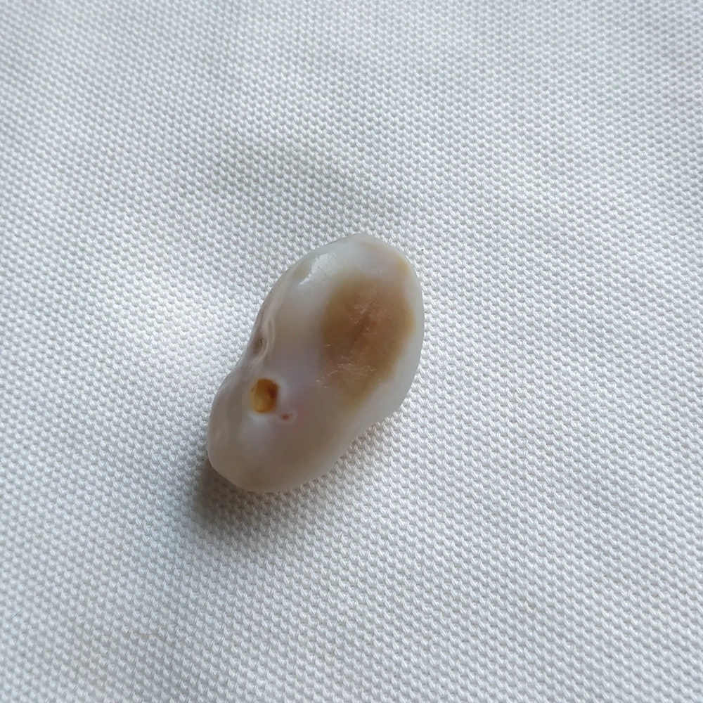 Natural beautiful stone Ornamental raw stone raw agate Silk Road Collectibles unique collection Natural beautiful stone Ornamental raw stone raw agate Silk Road Collectibles unique collection