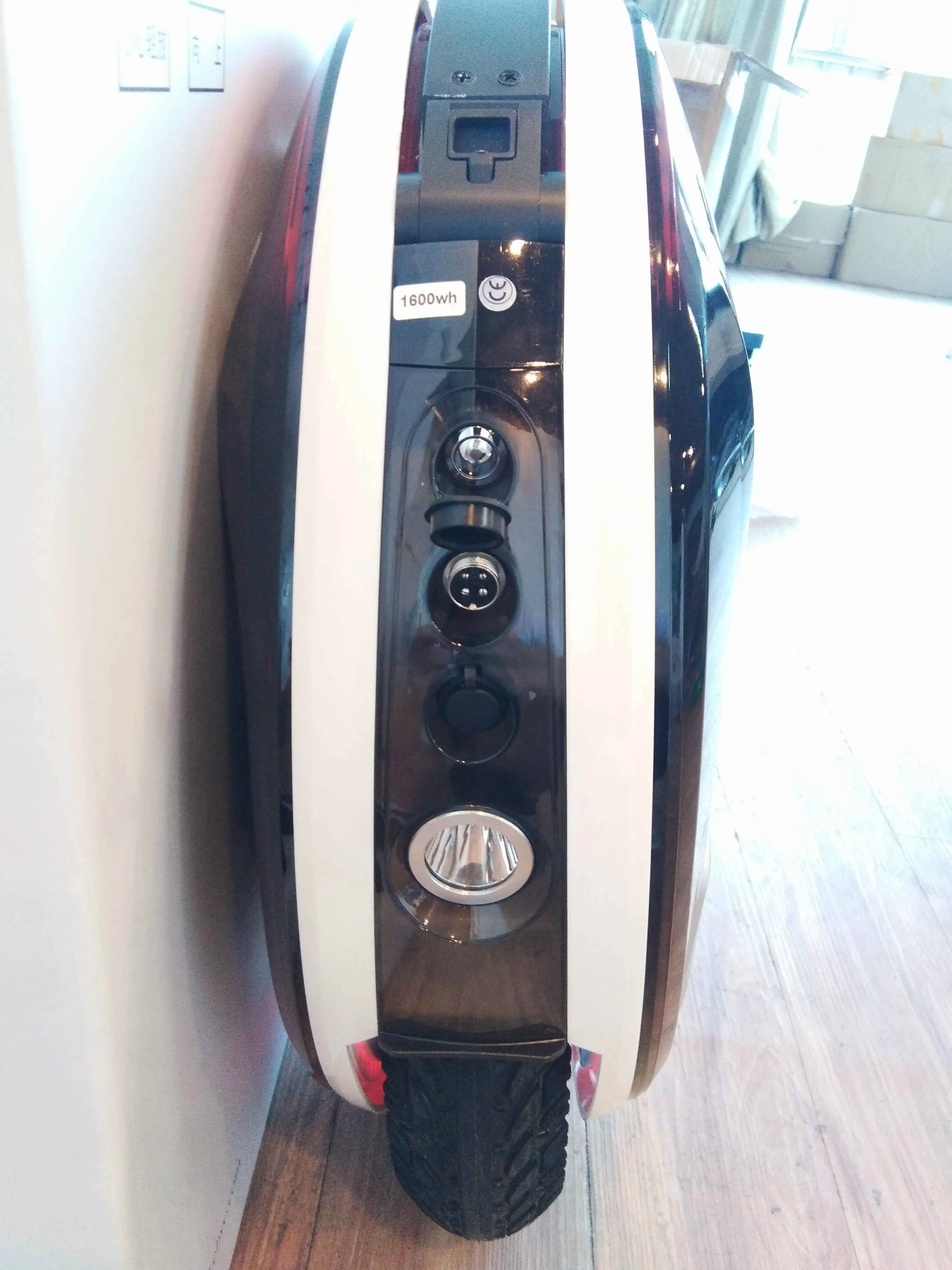 Gotway Nikola электрический самокат monowheel, Одноколесный самокат 84V 1600WH, 2000W мотор самобалансирующийся скутер