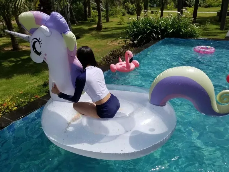 9453353430_1794347503