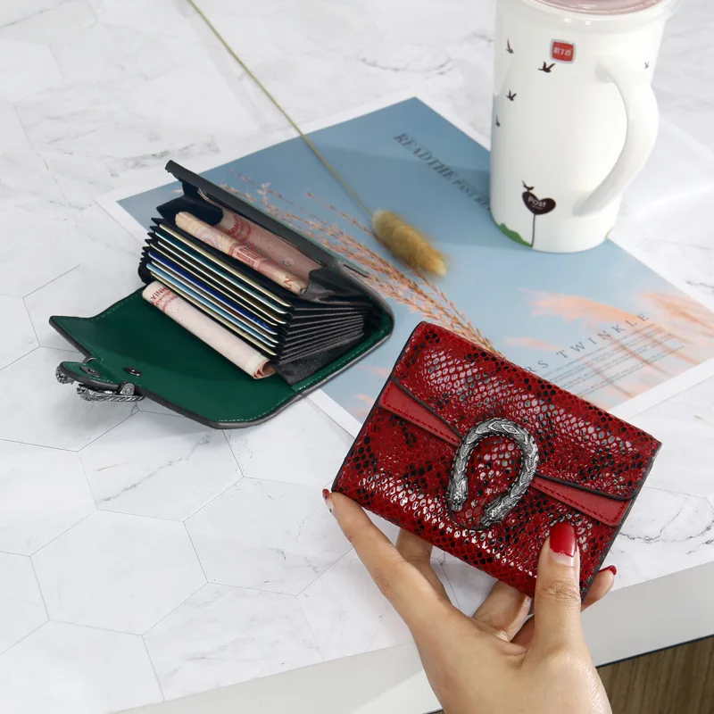 

2019 new European and American tide simple leather buckle snake-print short cowhide small card bag women's multi-card card bag
