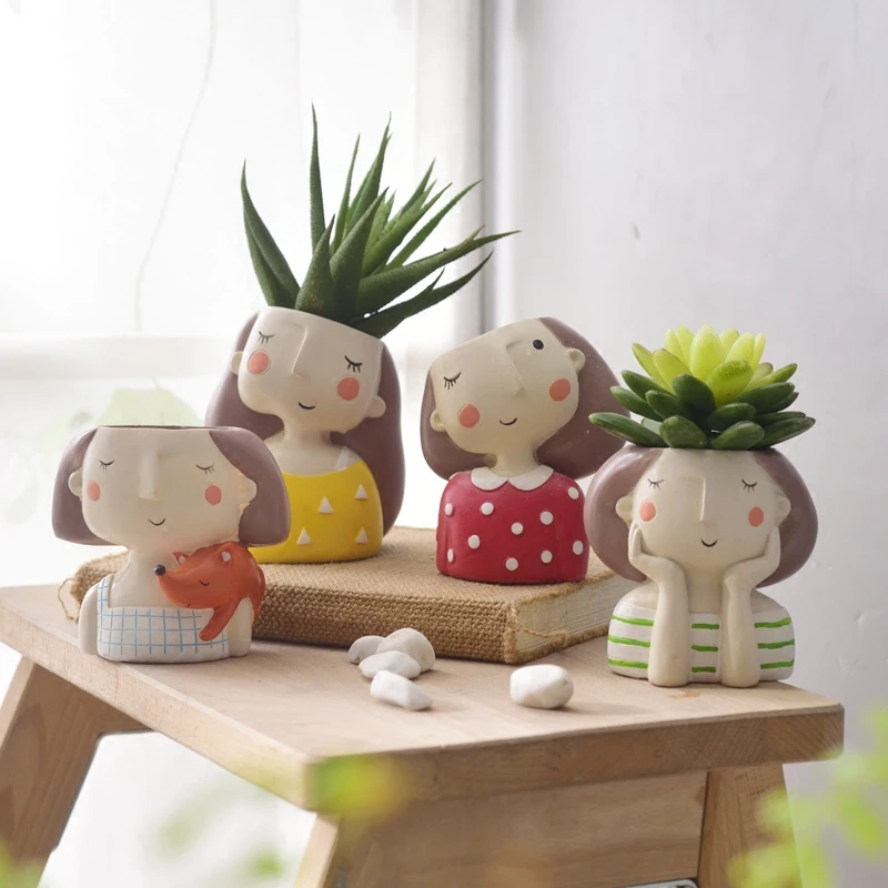 

Creative Hand-painted Pork Plant Flowerpot with Lovely Personality and Simple Interior Green Radish Potted Ornaments